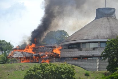 Islas Salomón amanece confinado tras violentas protesta contra el Gobierno