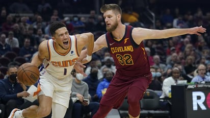 Los Suns suman su 14 victoria consecutiva ante los Cavs de Rubio