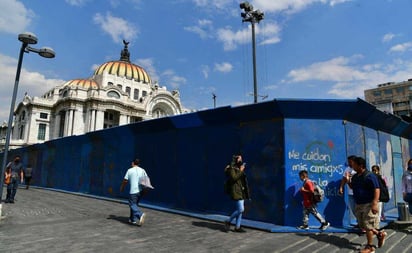 Amurallan edificios y negocios de Avenida Juárez por marcha del 25N