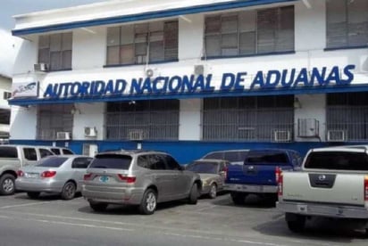 Trabajadores aduaneros en huelga en Panamá por deudas salariales