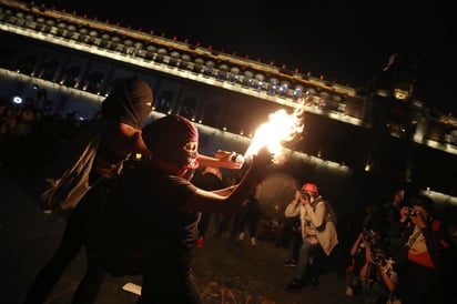 Tres muertos en ataque armado ante Alcaldía durante acto feminista en México