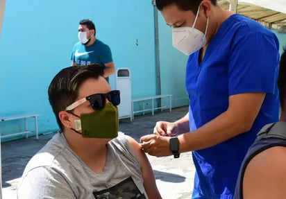 Extienden vacunación de 15 a 17 años en SLP