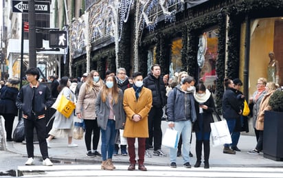 Economía de EU admite que nueva variante Ómicron podría haber llegado ya y sin ser detectada