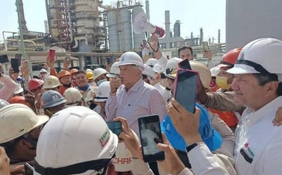 AMLO: 'Robaron en reconfiguración de refinerías; 8 MMDD'