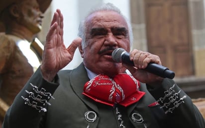 Vicente Fernández regresa a terapia intensiva y apoyo respiratorio