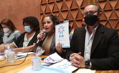 Clínicas especializadas, logro del primer congreso trans del PRD Edomex