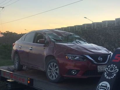 Vuelca conductor en el libramiento Carlos Salinas de Gortari frente al Batallón de Infantería en Frontera 