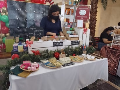 Mujeres emprendedoras de Monclova participan en Bazar Navideño