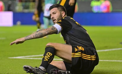 La afición de León le gritó de todo a Gignac