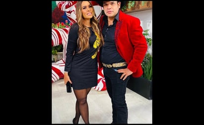 Diputado presume foto con Galilea Montijo