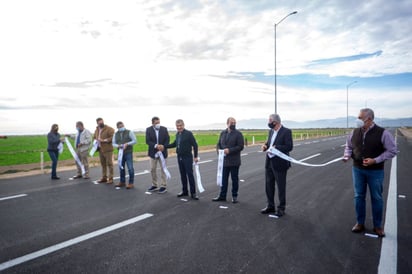 Miguel Ángel Riquelme Solís entregó la carretera San Miguel-Esterito 