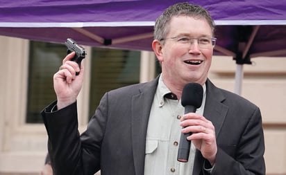 ¿Quién es Thomas Massie, el republicano que pidió “municiones” a Santa Claus?