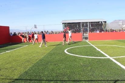 El CECyTEC de Castaños estrena cancha sintética de fútbol