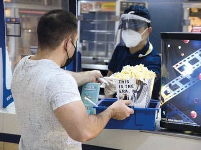 Mexicanos le dicen adiós al cine, y ahora ven películas en streaming