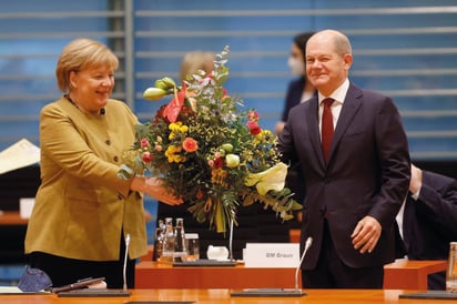 El socialdemócrata Olaf Scholz releva a Angela Merkel como canciller alemán