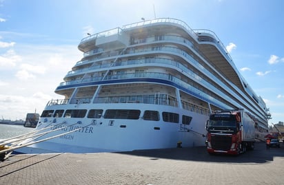 Un caso de COVID-19 detectado en crucero obliga a desembarcar 30 pasajeros en Uruguay