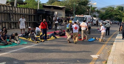 Guardia Nacional: 'Tráiler que volcó con migrantes no pasó por ningún puesto de revisión'