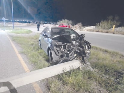 Conductor destroza automóvil que conducía en Monclova 