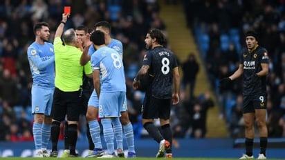 Expulsión de Jiménez encaminó al Manchester City a sumar tres puntos ante Wolves