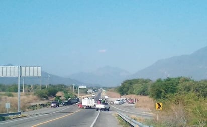 Cumple tres días bloqueo carretero en el Istmo