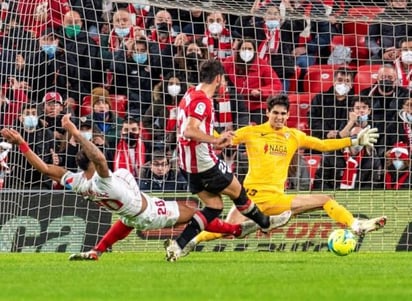 El Sevilla castiga la impericia del Athletic