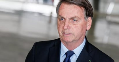 Jair Bolsonaro divulga video en que un hombre califica las vacunas de 'porquería'