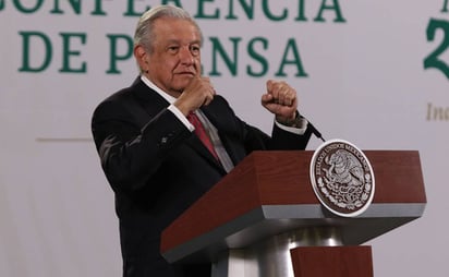 AMLO anuncia aumento salarial a policías y a funcionarios