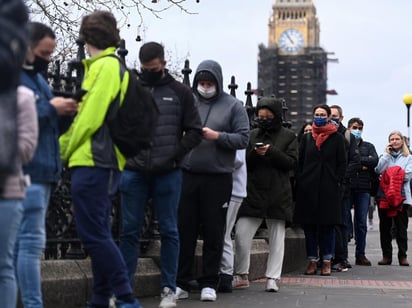 El alcalde de Londres esta 'increíblemente preocupado' por el contagio de ómicron