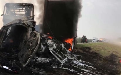 Accidente deja a 4 personas calcinadas y 15 heridas en la carretera Ciudad Victoria-Matamoros