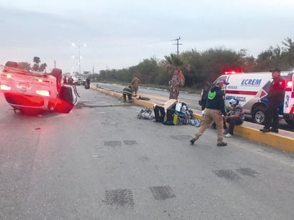 Paisano dormita al volante y se vuelca en la Carretera 57