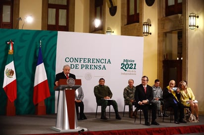 AMLO califica como 'muy lamentable' la decisión del INE