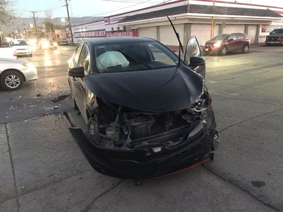 Un lesionado y daños materiales deja un fuerte choque en Monclova