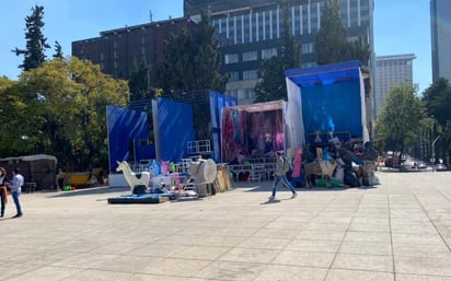 A marcha forzada la instalación de Romería en Monumento a la Revolución