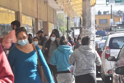 Monclovenses abarrotan las calles de la zona centro  