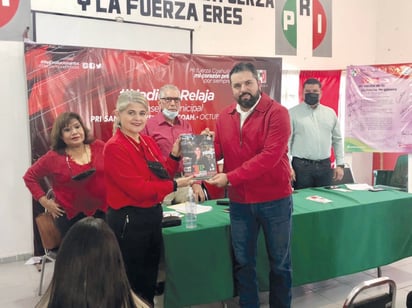 Gladys Ayala entrega su tercer informe al PRI en San Buenaventura