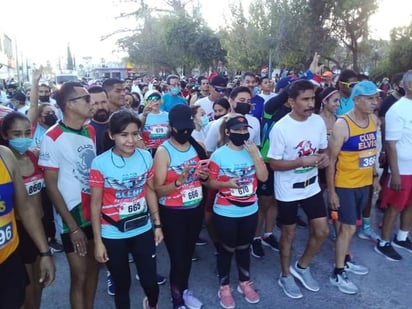 Efectúan carrera 'Santa Run' en San Buenaventura