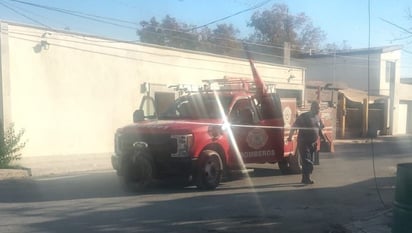 Camión de SIMAS arranca cables de luz en la colonia roma de Monclova 