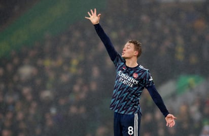 Odegaard asienta al Arsenal en Champions