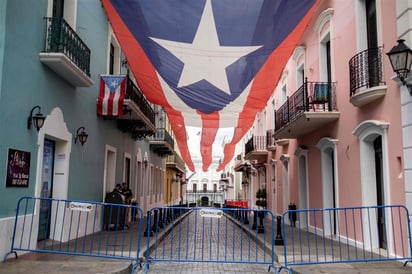 Limitan aforo en locales de comida y bebida por COVID-19 en Puerto Rico