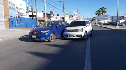 Una conductora invade carril y provoca accidente en Monclova