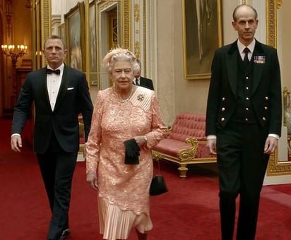 Raducanu, Daniel Craig y varios científicos condecorados por Isabel II