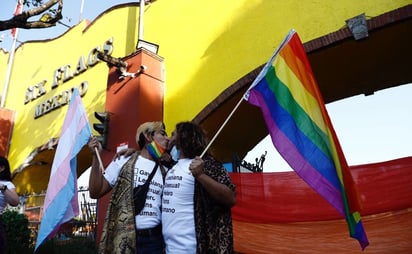 Establecen mesa para atender discriminación en Six Flags