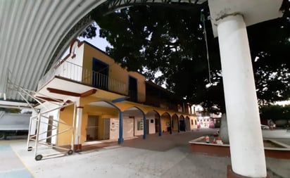 Arrancan nueva gestión en Ixhuatán con demolición de palacio dañado