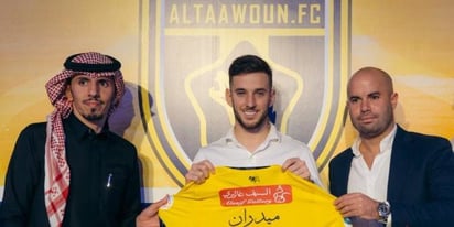 Álvaro Medrán ya luce el '9' del Al-Taawon