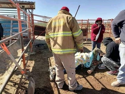 Ejidatario de palo blanco termina con rodilla fracturada por saltar en un corral