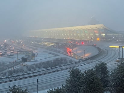 Una fuerte tormenta de nieve paraliza Washington durante horas