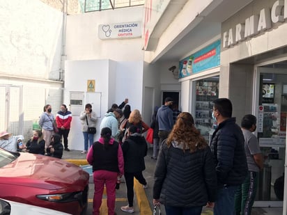 Farmacias en Neza, con gran afluencia de personas por prueba Covid