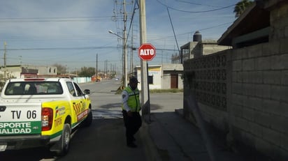 En Frontera instalan señales de vialidad para peatón