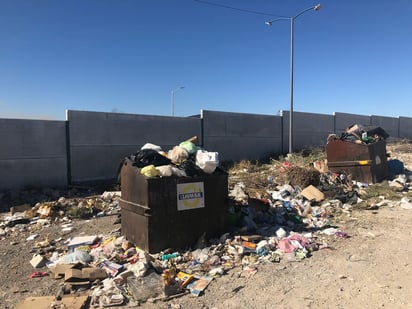 Ciudadanos de Monclova reportan contenedores llenos