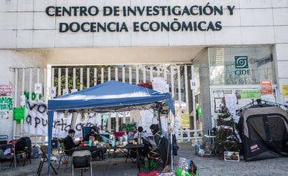 Colapso de torre eléctrica deja un lesionado sobre Eje 6 Sur y Ermita